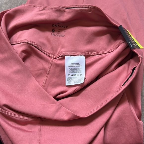 Nike Performance Top in Dusty Pink - Picture 3 of 10